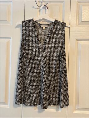 Black & White Patterned Sleeveless V-Neck Tunic